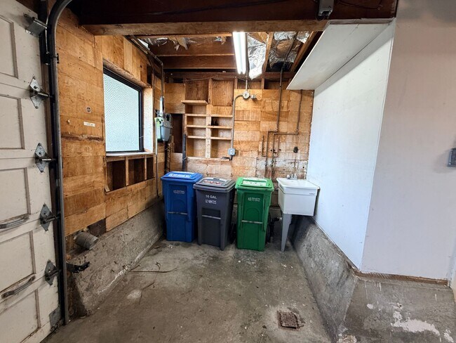 Building Photo - Charming Single Family House Across from McLaren Park