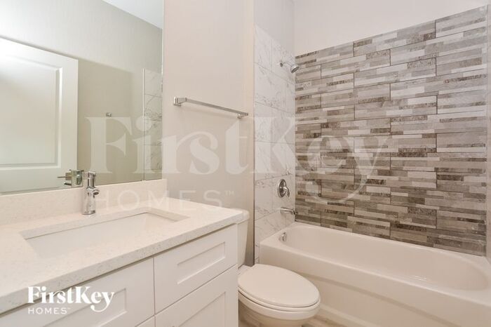 Building Photo - 330 Athabasca Pl