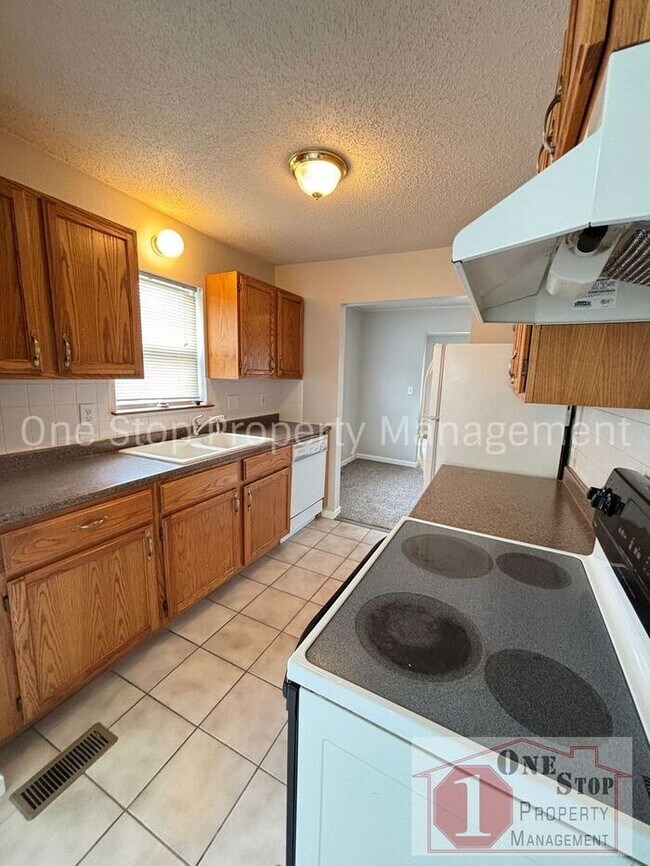 Building Photo - 2 Bedroom, 1.5 Bathroom Home in Independen...