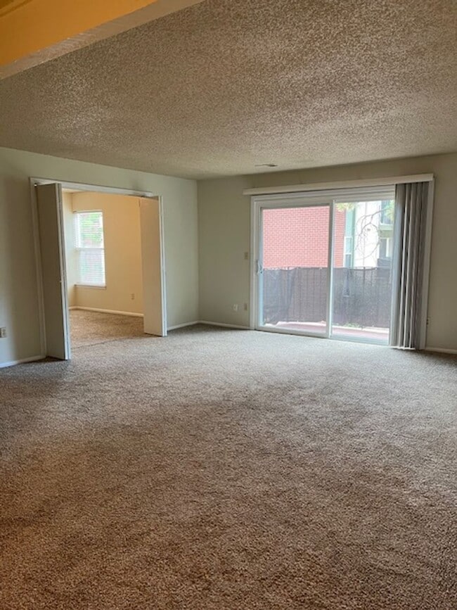 Building Photo - LOVELY spacious 2 bed/2 bath Westminster condo