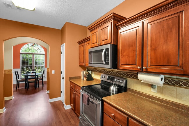 Building Photo - 68 Lincoln Way