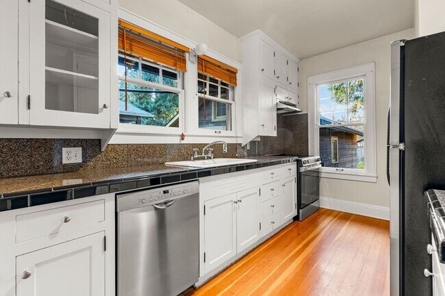 Building Photo - 5343 SE 44th Ave