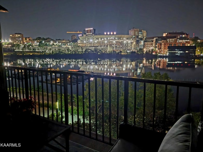 Building Photo - 445 W Blount Ave