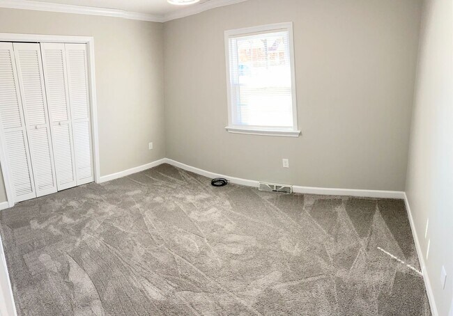 Building Photo - 308 College Park Dr