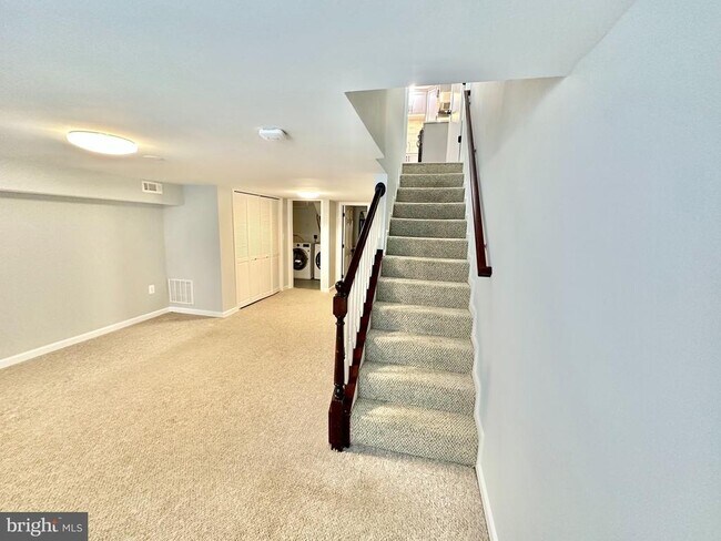 Building Photo - 1010 Bashford Ln