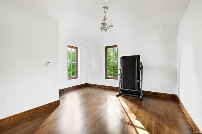 Building Photo - 51 Chapman Rd