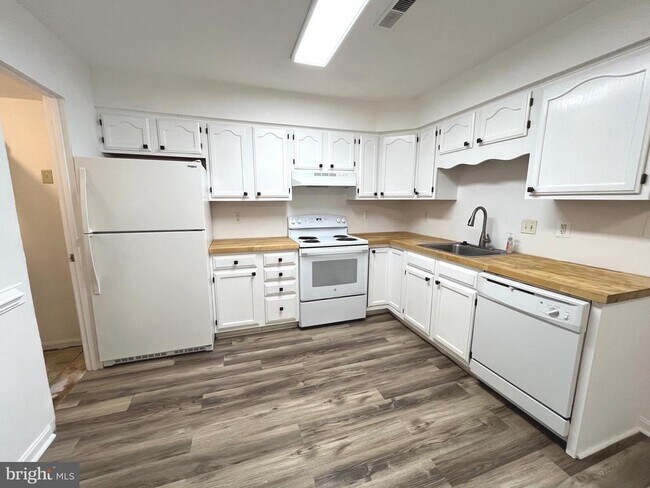 Building Photo - 255 Farrell Ln