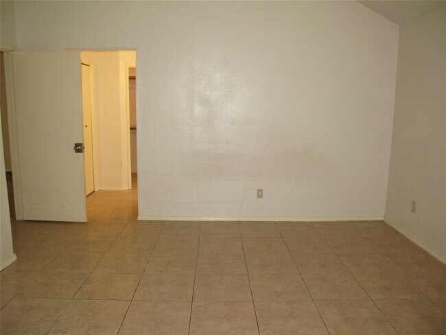 Building Photo - 2526 Doverglen Dr