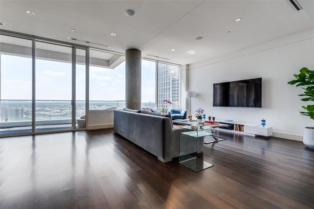 Building Photo - 2408 Victory Park Ln