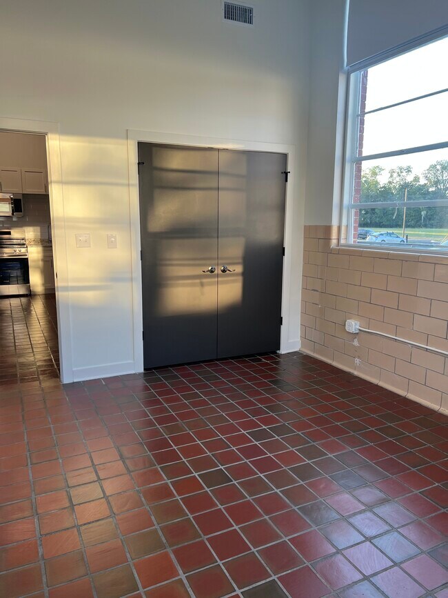 Building Photo - PULASKI LOFTS