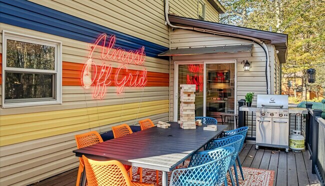 Building Photo - 223 Paxinos Dr