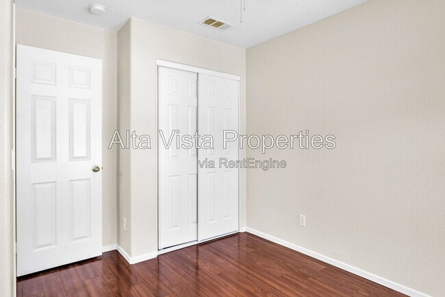 Building Photo - 16916 Hutchins Landing