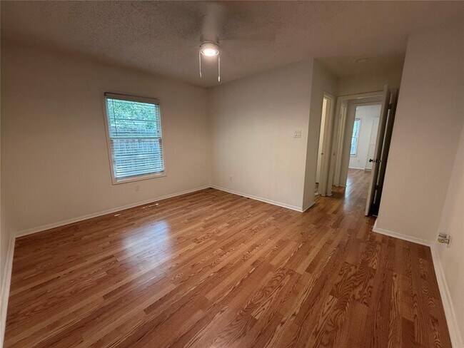 Building Photo - 2407 Winsted Ln