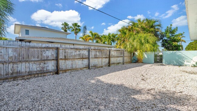 Building Photo - 3bed/2bath Home Off Treasure Island Causew...