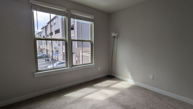 Building Photo - 42595 Burbank Terrace