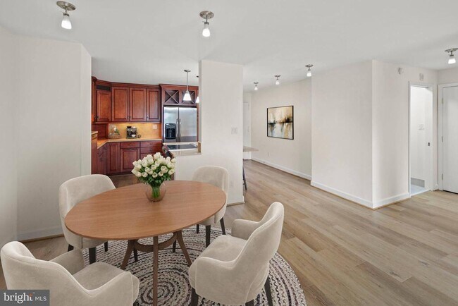 Building Photo - 8340 Greensboro Dr