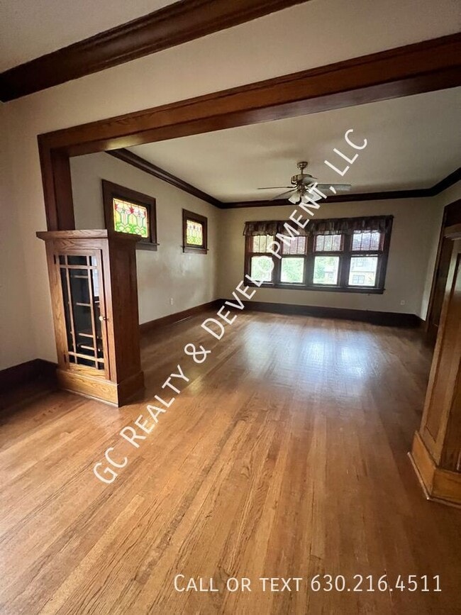 Building Photo - 337 S Maple St