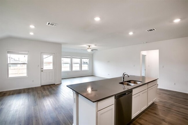Building Photo - 1740 Catahoula Dr