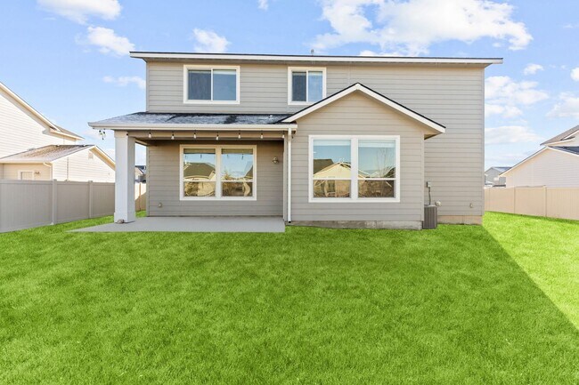 Building Photo - 5 Bedroom 2.5 Bath FOUR CAR GARAGE Eagle, ...