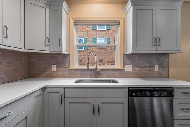 Building Photo - NW, Updated, Wood Floors, SS Appl., Den, Dining Roon, Sun Room, Finished Basement, Fenced!