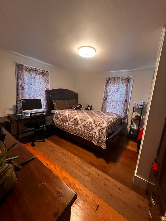 Building Photo - 70 Birch St