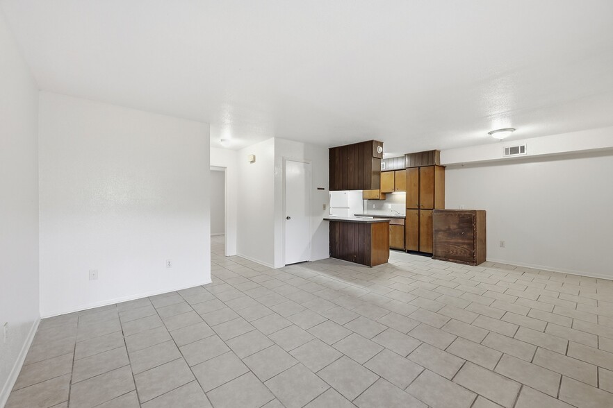 Building Photo - 801 W Gibson St