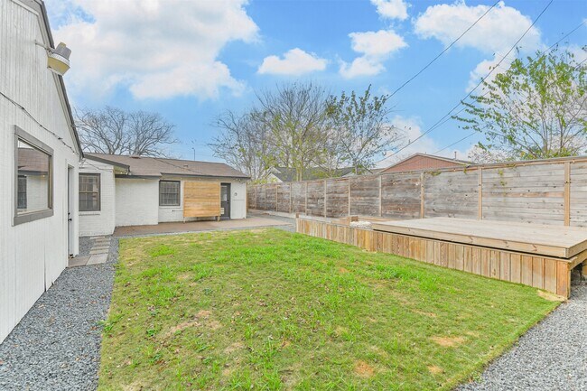 Building Photo - 6205 S Rice Ave