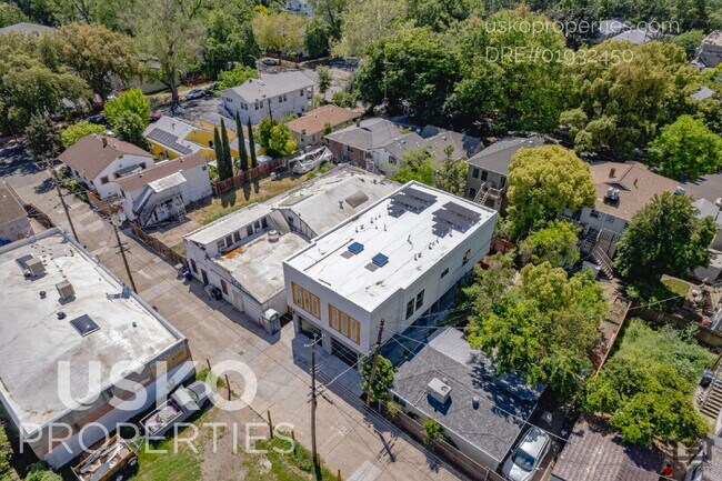 Building Photo - "Charming 1-Bedroom Unit in Sacramento's H...