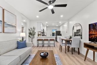 Building Photo - 4442 Clairemont Dr