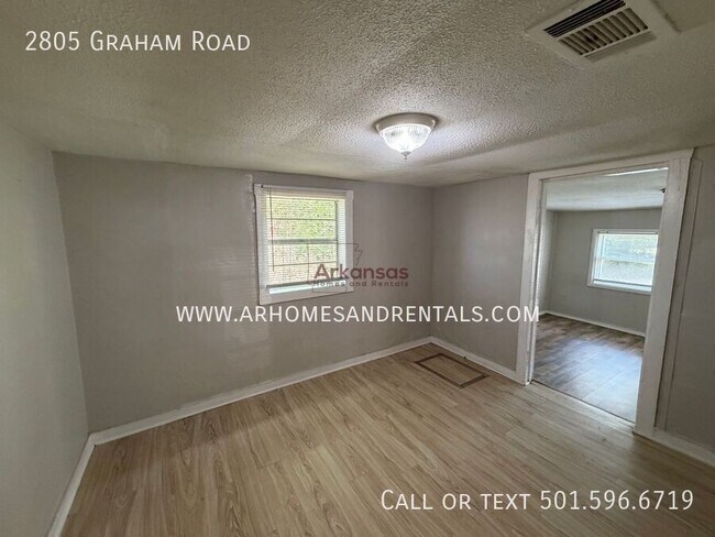 Building Photo - 2805 Graham Rd