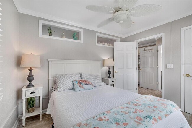 Building Photo - 301 S Central Ave