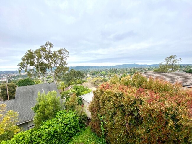 Building Photo - Enchanting 1-Bedroom, 1-Bath Oasis with Stunning Views