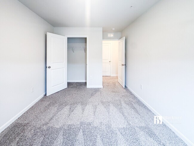 Building Photo - 561 Fawn Mdw Ln
