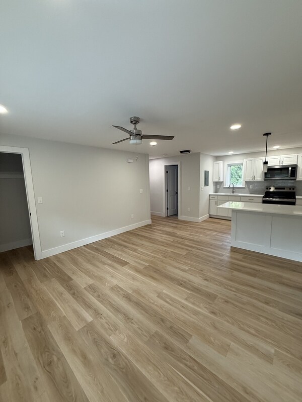 Building Photo - 1050 Lucas Ave Ext