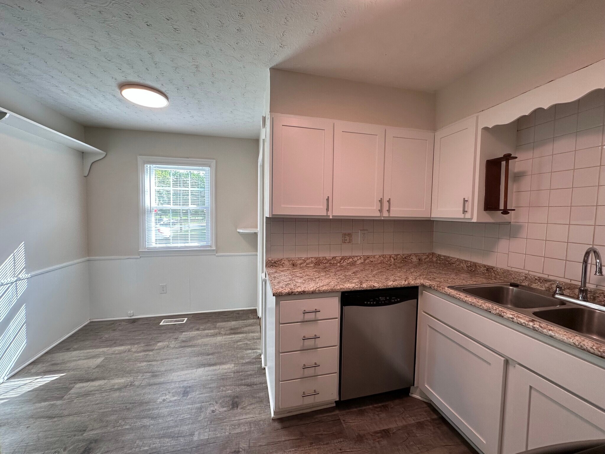Kitchen - 2729 Keith Ave
