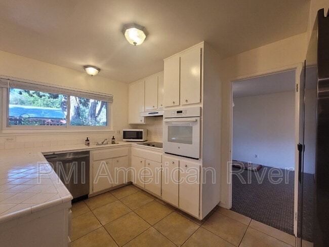 Building Photo - 8387 La Riviera Dr