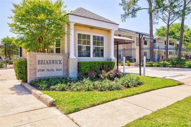 Building Photo - 2750 Holly Hall St