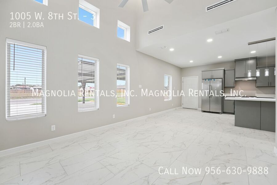 Building Photo - 1005 W 8th St