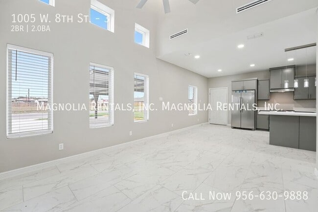 Building Photo - 1005 W 8th St