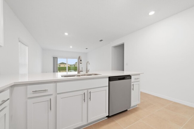 Building Photo - 4 Bedroom/2 Bath Home with WaterView in St...