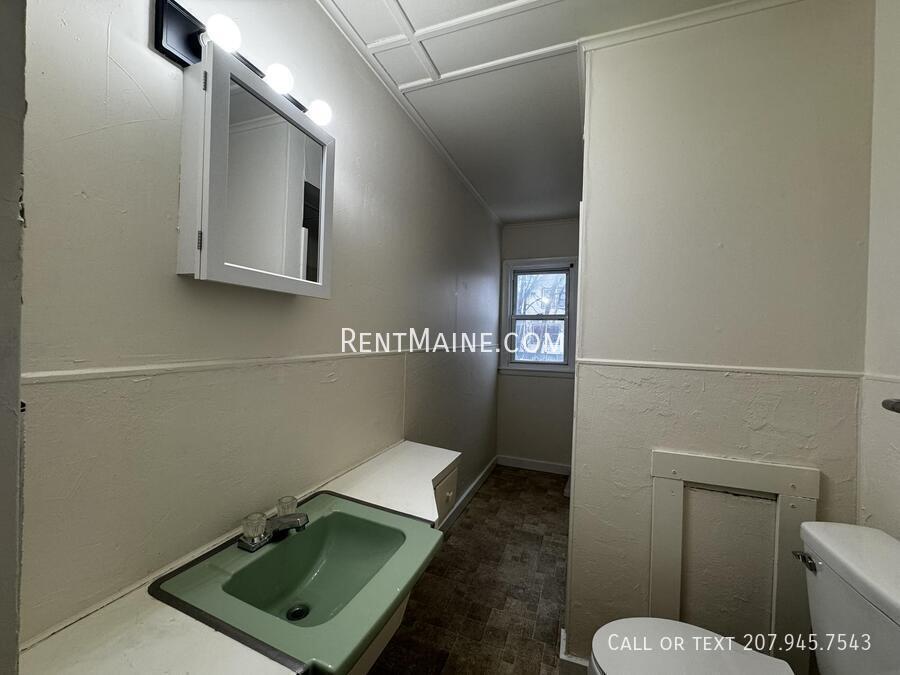 Building Photo - 276 Main St