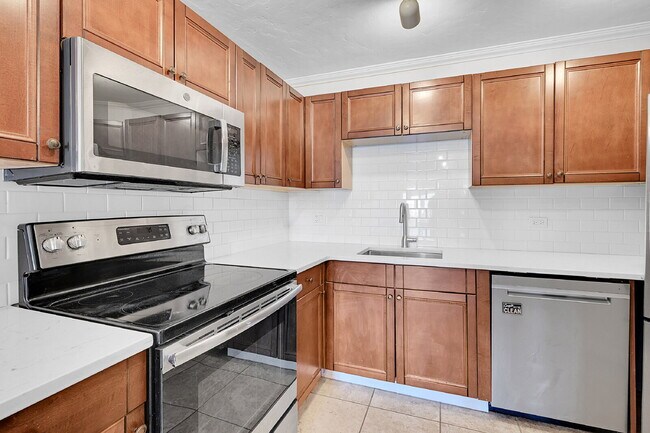 Building Photo - $1,645 - 1 Bed, 1 bath Condo in Denver wit...