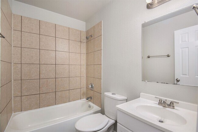 Building Photo - Recently updated 2-story 2-1.5 in Fort Worth ready for move-in!