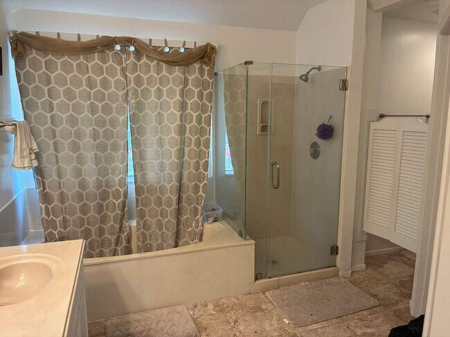 Building Photo - 4635 Meadow Green Dr