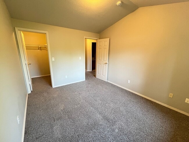 Building Photo - 5546 NE 89th Ave