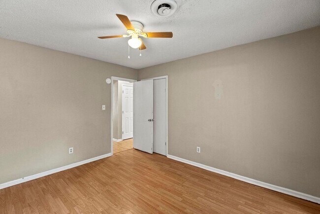 Building Photo - 130-132-132 Pine Crest Dr