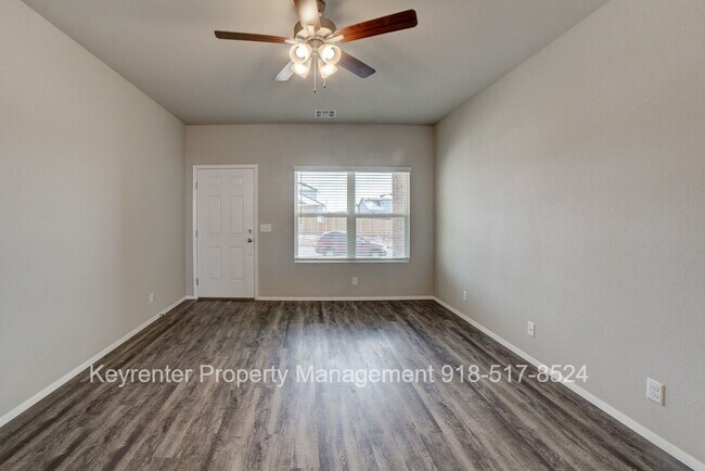 Building Photo - Beautiful 3 Bedroom, 2 Bath Recently Built Home in BA