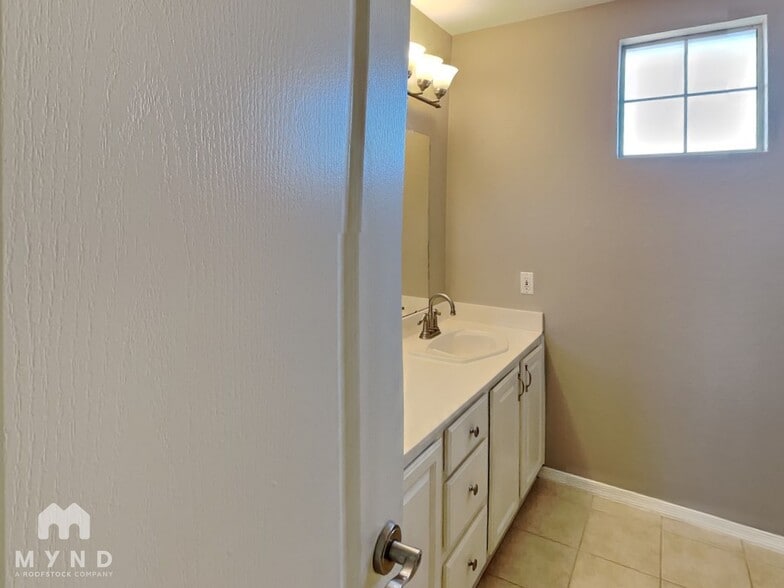 Building Photo - 8620 N Cantora Way