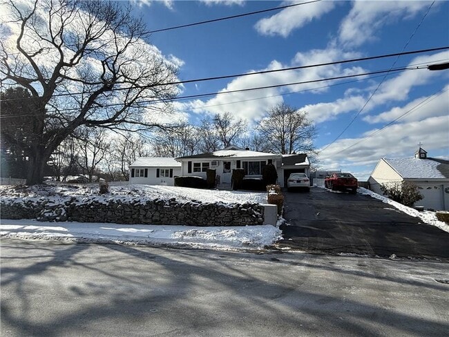 Building Photo - 157 Jillson Ave