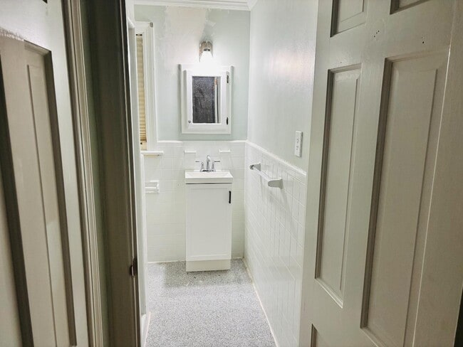 Building Photo - 624 Barcliff Rd